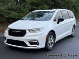 Used 2024 Chrysler Pacifica Limited w/ Uconnect Theater Family Group image 3