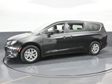 Used 2022 Chrysler Voyager LX image 2