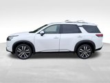 New 2025 Nissan Pathfinder Platinum image 2