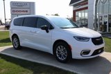 New 2026 Chrysler Pacifica Select image 3