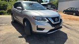 Used 2017 Nissan Rogue SV image 3