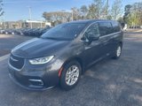 Certified 2023 Chrysler Pacifica Touring-L image 5