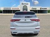Used 2023 Mitsubishi Outlander SE image 6
