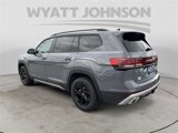 New 2025 Volkswagen Atlas Peak Edition SE image 3