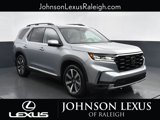 Used 2025 Honda Pilot Touring image 3