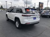 Used 2023 Jeep Grand Cherokee Laredo image 3