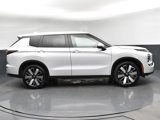 New 2025 Mitsubishi Outlander SE image 3