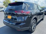 Used 2025 Nissan Rogue SV image 3