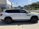 New 2025 Volkswagen Atlas Peak Edition SE image 2