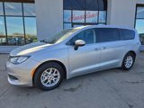 Used 2022 Chrysler Voyager LX image 3