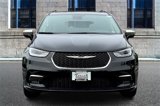 Used 2022 Chrysler Pacifica Limited image 3