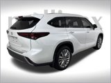 Used 2024 Toyota Highlander LE image 4