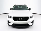 Used 2024 Volvo XC40 B5 Core image 2