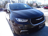 Used 2023 Chrysler Pacifica Touring-L image 3