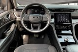 Used 2023 Jeep Grand Cherokee Laredo image 5
