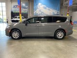 New 2025 Chrysler Pacifica Select image 2