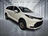 Used 2025 Toyota Sienna LE image 3