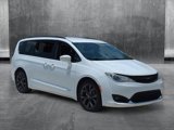 Used 2019 Chrysler Pacifica Touring-L Plus w/ S Appearance Package image 3