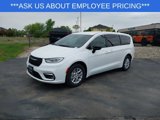 New 2025 Chrysler Pacifica Select w/ Uconnect Theater Family Group image 5