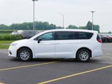 New 2025 Chrysler Pacifica Select image 3