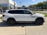 New 2025 Volkswagen Atlas Peak Edition SE image 2
