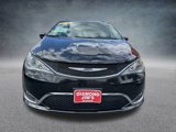 Used 2020 Chrysler Pacifica Touring-L Plus w/ Advanced Safetytec Group image 2
