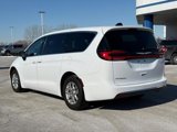Used 2024 Chrysler Pacifica Touring-L image 3