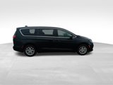 Used 2023 Chrysler Pacifica Touring-L image 5