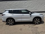 New 2025 Mitsubishi Outlander SE image 2