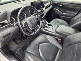Used 2022 Toyota Highlander XLE image 4
