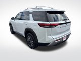 New 2025 Nissan Pathfinder SL image 4