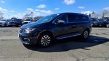 Certified 2023 Chrysler Pacifica Limited image 3