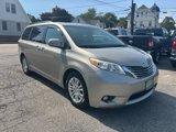 Used 2017 Toyota Sienna XLE image 3