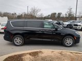 New 2025 Chrysler Pacifica Select image 3