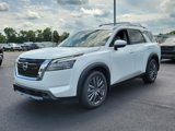 New 2025 Nissan Pathfinder SL image 2