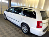 Used 2016 Chrysler Town & Country Touring image 4