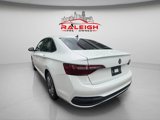 Used 2022 Volkswagen Jetta SE image 2