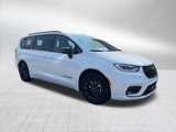 New 2025 Chrysler Pacifica Select image 2