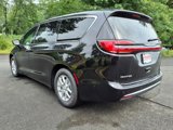 New 2025 Chrysler Pacifica Select image 3