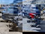 Used 2023 GMC Acadia SLT image 2