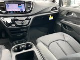 New 2025 Chrysler Pacifica Select image 3
