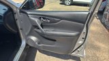 Used 2017 Nissan Rogue SV image 5