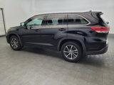 Used 2017 Toyota Highlander XLE image 3
