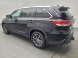 Used 2019 Toyota Highlander XLE image 3