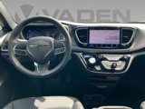 New 2025 Chrysler Pacifica Select image 2