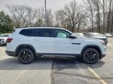 New 2025 Volkswagen Atlas Peak Edition SE image 3