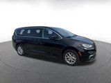 Used 2024 Chrysler Pacifica Touring-L image 2