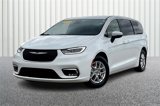 Used 2023 Chrysler Pacifica Touring-L image 2