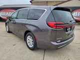 Used 2023 Chrysler Pacifica Touring-L image 5