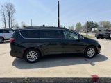 Used 2022 Chrysler Pacifica Touring-L image 5